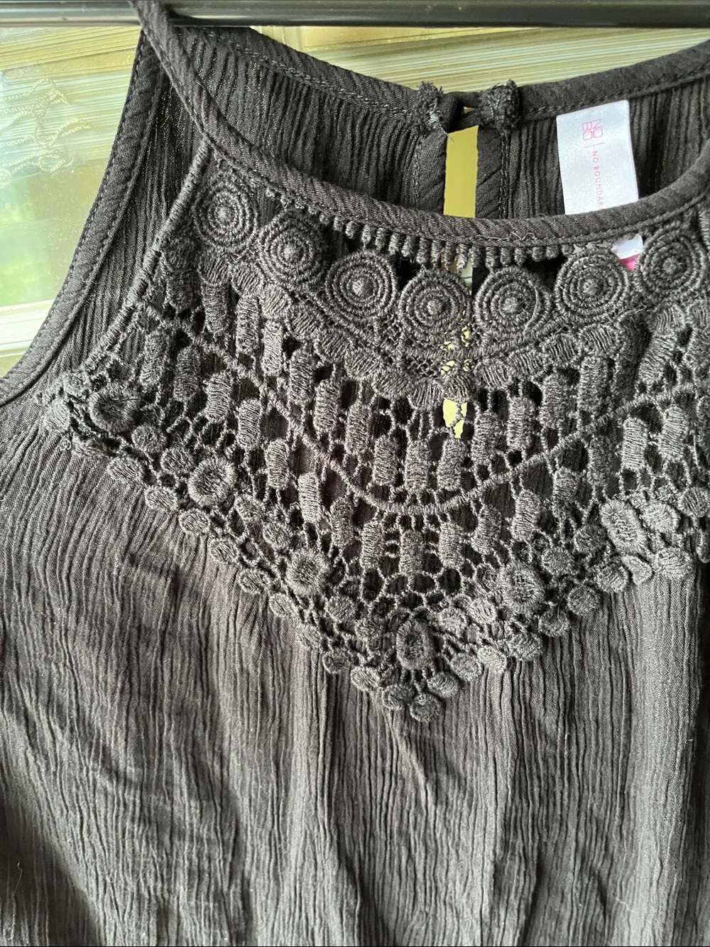 No Boundaries Black Crochet Yoke Halter Camisole - Picture 4 of 7